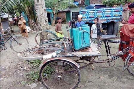 শার্শায় অভিনব কায়দায় স্পে-মেশিনের মধ্য থেকে ফেনসিডিল উদ্ধার