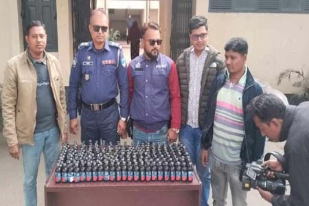 ইজিবাইকের সাথে মোটরসাইকেল সংঘর্ষ বেরিয়ে এলো ফেনসিডিল ভাংলো মাদক ব্যবসায়ীর পা