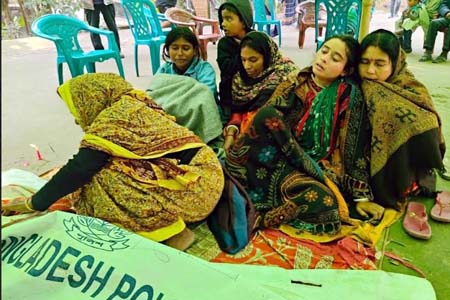 পাঁচ কিষাণী নিহত