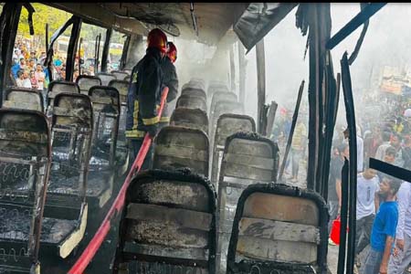 যাত্রীবাহী বাসে আগুন