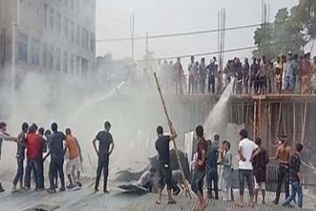 সুতাবাহী কাভার্ডভ্যানে আগুন