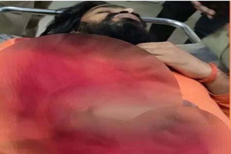 প্রকাশ্যে পুরোহিতকে গুলি