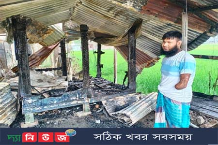 আগুনে পুড়ল প্রতিবন্ধির ঘর