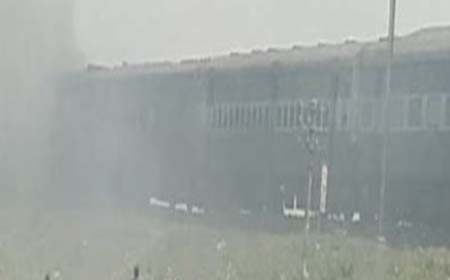 টাঙ্গাইলে ট্রেনে আগুনে