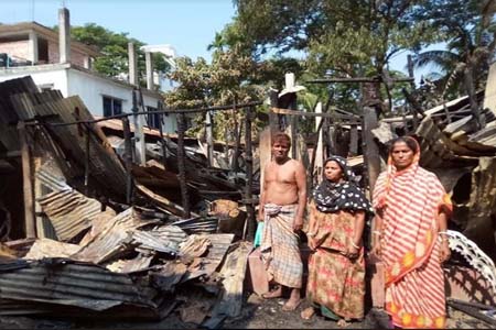 চকরিয়ায় আগুনে মন্দির পুড়ে ছাই