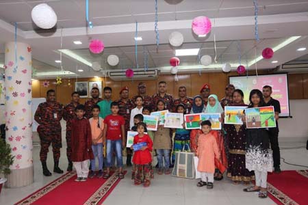 যথাযথ মর্যাদায় স্বাধীনতা দিবস পালন করেছে ফায়ার সার্ভিস