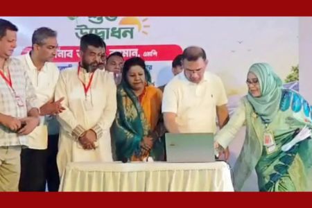 ফেনীতে দেশের প্রথম রুফটপ সৌরবিদ্যুৎ প্রকল্পের উদ্বোধন করেছেন প্রধানমন্ত্রী