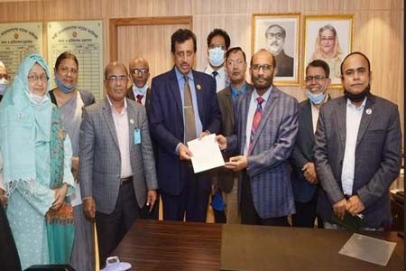 কাজের গতি বাড়াতে কর্মকর্তাদের যত্নশীল হওয়ার নির্দেশ মৎস্য ও প্রাণিসম্পদ মন্ত্রীর