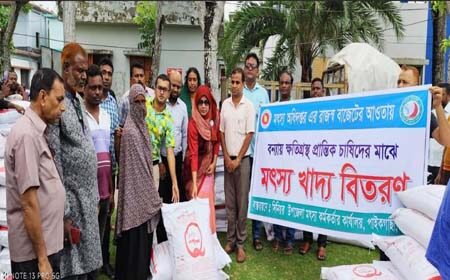 মৎস্য খাদ্য বিতরণ 