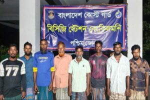 গভীর সমুদ্রে ইঞ্জিন বিকল, ৮ জেলেকে জীবিত উদ্ধার করল কোস্ট গার্ড