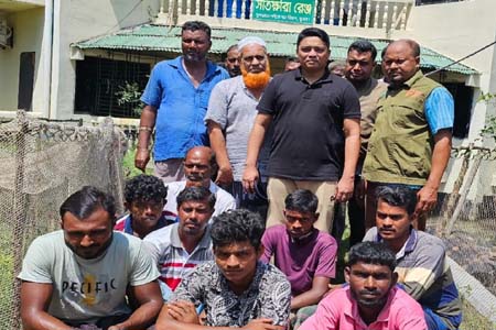 সুন্দরবন সাতক্ষীরা রেঞ্জে থেকে ২৩ জেলেকে উদ্ধার করেছে বনবিভাগ