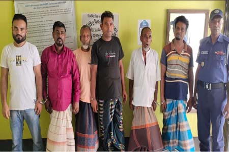ঝিকরগাছার পল্লীতে পুলিশের অভিযানে পাঁচ জুয়াড়ির ঠাঁই হল শ্রীঘরে