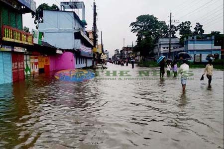 টানা বর্ষণে বিপর্যস্ত