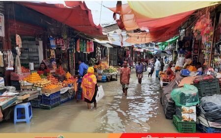 জোয়ারের পানিতে প্লাবিত পৌর শহর