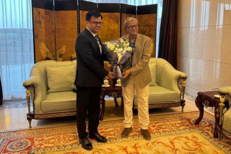 চীন সরকারের বিশেষ আমন্ত্রণে চীনে পৌঁছেছেন বিএনপি মহাসচিব মির্জা ফখরুল