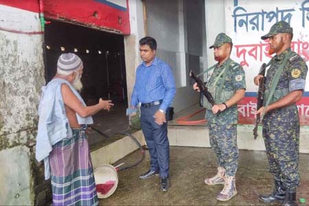 বাগেরহাটে নোংরা পরিবেশে খাবার তৈরি ও লাইসেন্স না থাকায় ৫ প্রতিষ্ঠানকে জরিমানা
