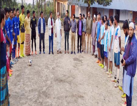 সাপাহারে প্রয়াত বীর মুক্তিযোদ্ধা আরব চৌধুরী স্মরণে মিনি ফুটবল টুর্নামেন্ট অনুষ্ঠিত