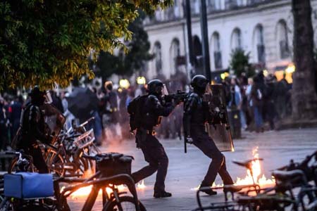 ফ্রান্সে বাম জোটের জয়ে উল্লাস