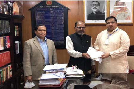 বীর মুক্তিযোদ্ধা মোঃ নুরুল ইসলামের হাতে বাইশ লক্ষ টাকার চেক দিলেন যুব ও ক্রীড়া প্রতিমন্ত্রী