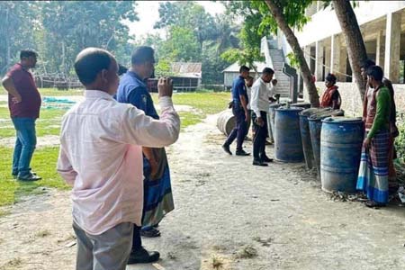 বেশি দামে তেল বিক্রি