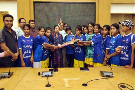 চ্যাম্পিয়ন ফুটবল বালিকা দলের কোটালীপাড়ার