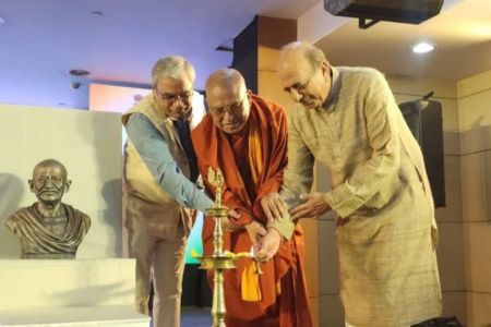 গান্ধীর অহিংসা ও ভ্রাতৃত্বের বার্তা বিশ্বজুড়ে আরও ছড়িয়ে পড়ুক: দিনেশ ত্রিবেদী