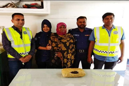 বেনাপোল সীমান্তে গাঁজা সহ নারী মাদক ব্যবসায়ী আটক
