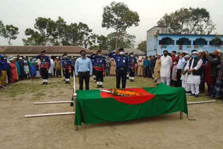 বীরমুক্তিযোদ্ধা এ.এস.পি. ইউনুস আলী মন্ডলের রাষ্টীয় মর্যাদায় দাফন