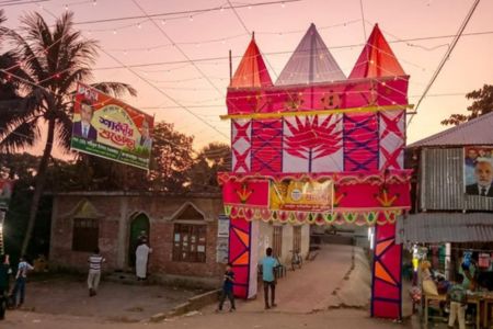 প্রার্থনার সুরে মিলছে সম্প্রীতির বার্তা, ৫৪ বছরের অনন্য নিদর্শন