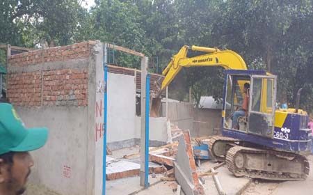 অবৈধ স্থাপনা উচ্ছেদ