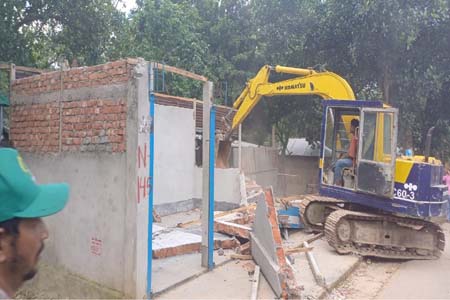 অবৈধ স্থাপনা উচ্ছেদ