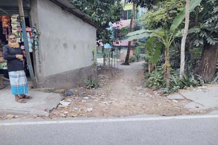 রাস্তা নির্মাণে বাঁধা, প্রশাসনের হস্তক্ষেপ কামনা