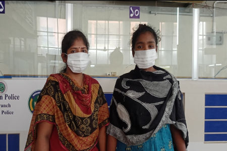 ভারতে পাচার  তরুনীকে ট্রাভেল পারমিটে হস্তান্তর