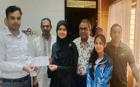 খেলোয়াড়দের আর্থিক অনুদান প্রদান