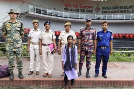 ভারত থেকে ট্রাভেল পারমিটে দেশে ফিরলেন দিনাজপুরের তরুণী