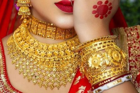 দেশের বাজারে স্বর্ণের দামে পতন