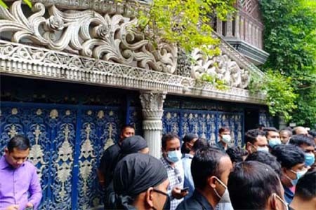 অবৈধ অস্ত্র ও মাদকসহ গোল্ডেন মনির গ্রেফতার
