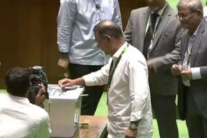 রাষ্ট্রপতি নির্বাচনে প্রধানমন্ত্রীর সঙ্গে ভোট দিলেন স্পিকার ও বিরোধীদলীয় নেতা