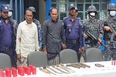 অপারেশন ডেভিল হান্ট, নোয়াখালীতে আগ্নেয়াস্ত্র,গুলি,ককটেলসহ গ্রেপ্তার-২