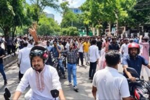গুলশানে আ.লীগের মিছিল ঘিরে ককটেল বিস্ফোরণ, আটক ২