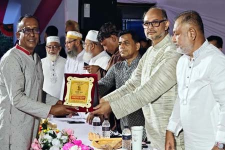 গুণীজনদের সংবর্ধনা