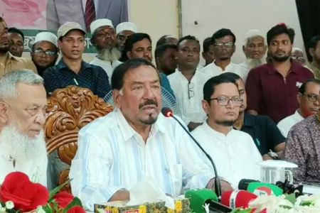 বিদেশি রাষ্ট্রের দালালদের বাংলাদেশের মাটিতে পা নামাতে দেবেন না – স্পিকার হাফিজ উদ্দিন