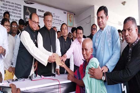 আওয়ামী লীগই সবসময় দুর্গত মানুষের পাশে থাকে -তথ্যমন্ত্রী