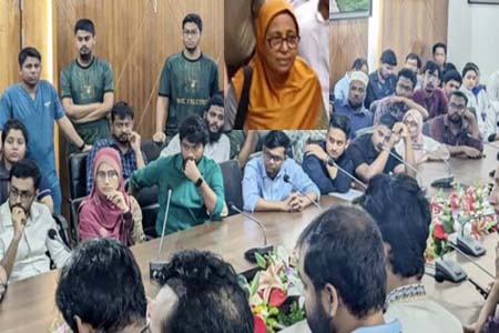 কর্মবিরতিতে থাকা চিকিৎসকদের সঙ্গে বৈঠকে স্বাস্থ্য উপদেষ্টা