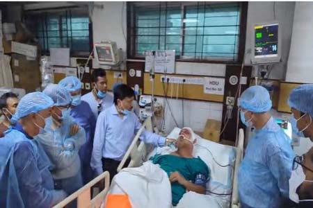 ডাঃ শংকরের চিকিৎসার দায়িত্ব