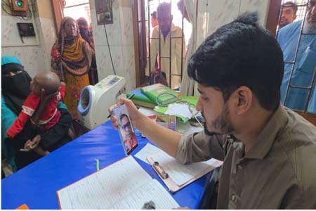 স্বাস্থ্য প্রতিমন্ত্রীর ঝটিকা সফর