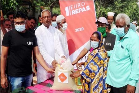 রাণীনগরে চার শতাধিক পরিবার পেল রানি’র সহায়তা