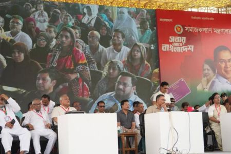 হাটহাজারীতে ফ্যামিলি কার্ড বিতরণ কর্মসূচির অনুষ্ঠানে প্রধানমন্ত্রী তারেক রহমানের প্রতি গভীর কৃতজ্ঞতা প্রকাশ করেন প্রতিমন্ত্রী ব্যারিস্টার মীর হেলাল উদ্দীন এমপি