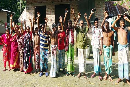 হিন্দু পরিবারকে লাঞ্চিত