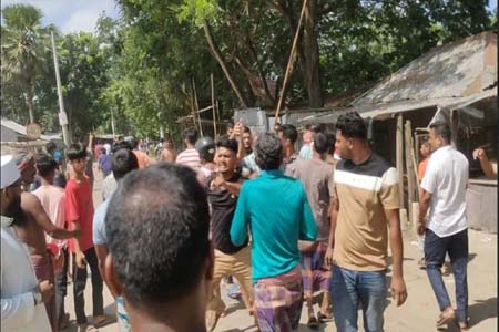 মাইকে ঘোষনা দিয়ে সংঘর্ষে
